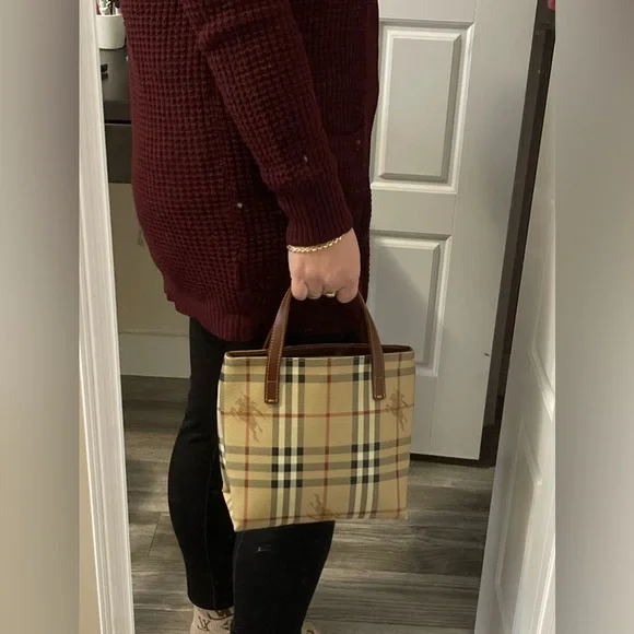 Authentic small Burberry Tote - Picture 16 of 16